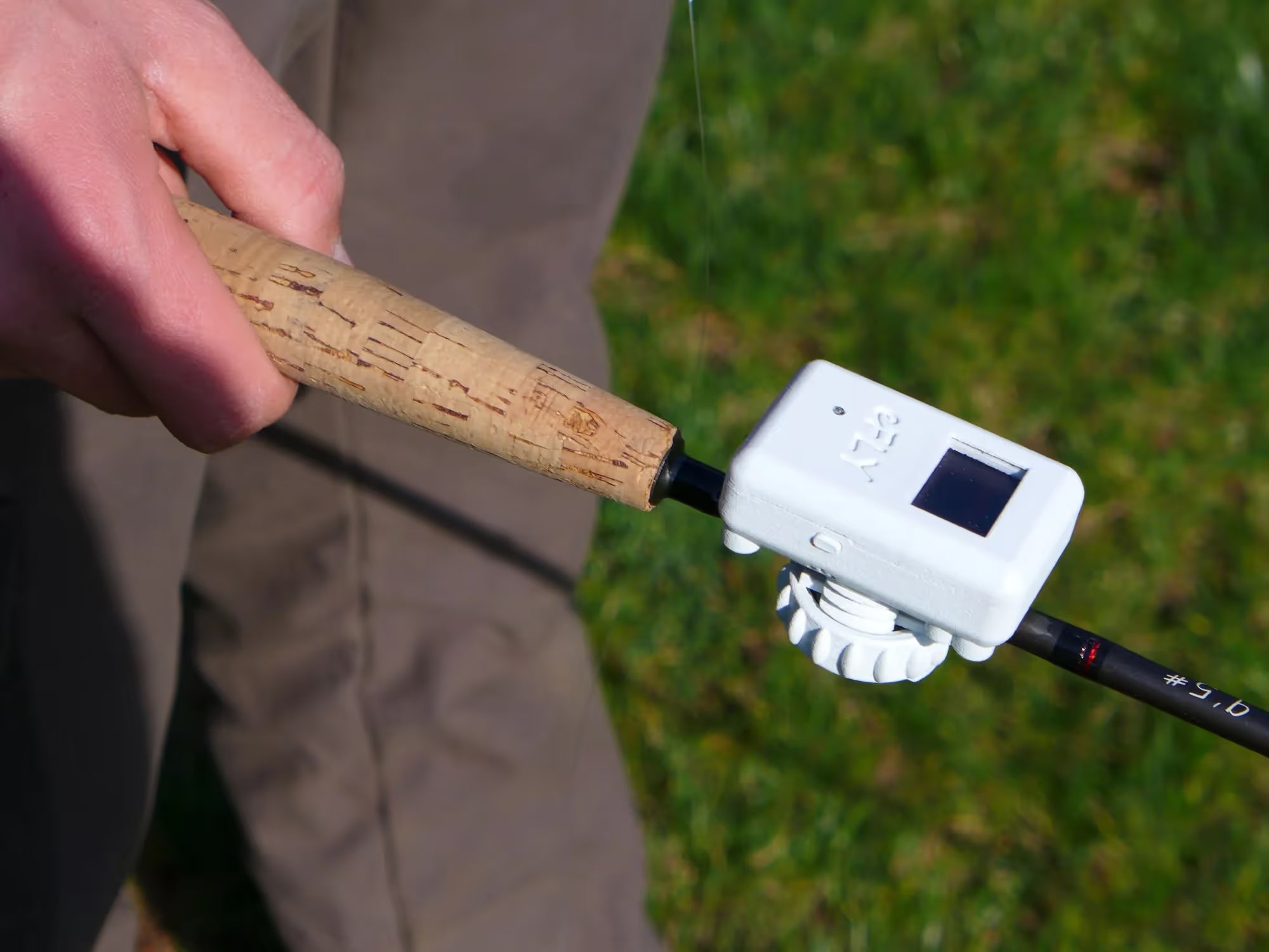 Close up of the eFly Express device mounted to a rod.